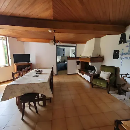 Puivertain, Grande Maison Familiale A 2 Minutes A Pied Du De Prázdninový dům Puivert